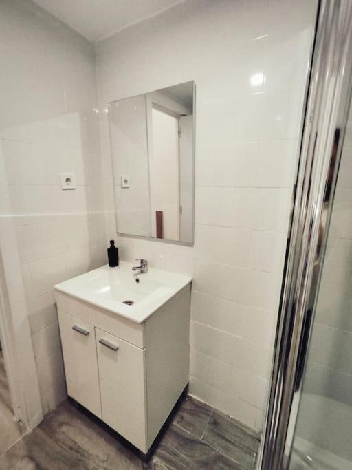 Madrid Centro Aeropuerto Apartment Exterior photo